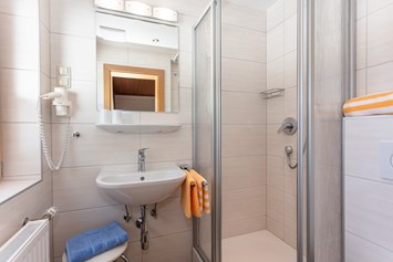 Frühstückspension: Appartement 3 - Badezimmer zu Doppelzimmer - Apartments Salzburgerhof
