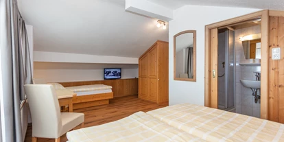 Pensionen - Parkplatz: kostenlos bei der Pension - Leogang - Appartment 3 - Dreibettzimmer - Apartments Salzburgerhof