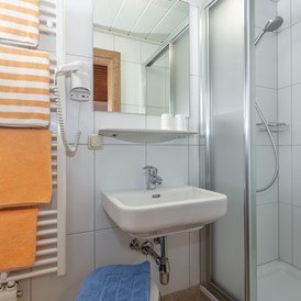 Frühstückspension: Appartement 3 - Badezimmer zu Doppelzimmer - Pension Salzburgerhof