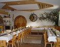 Frühstückspension: Unsere Heurigen Stube bietet Platz für ca. 90 Personen. - Gasthof & Camping Krenn