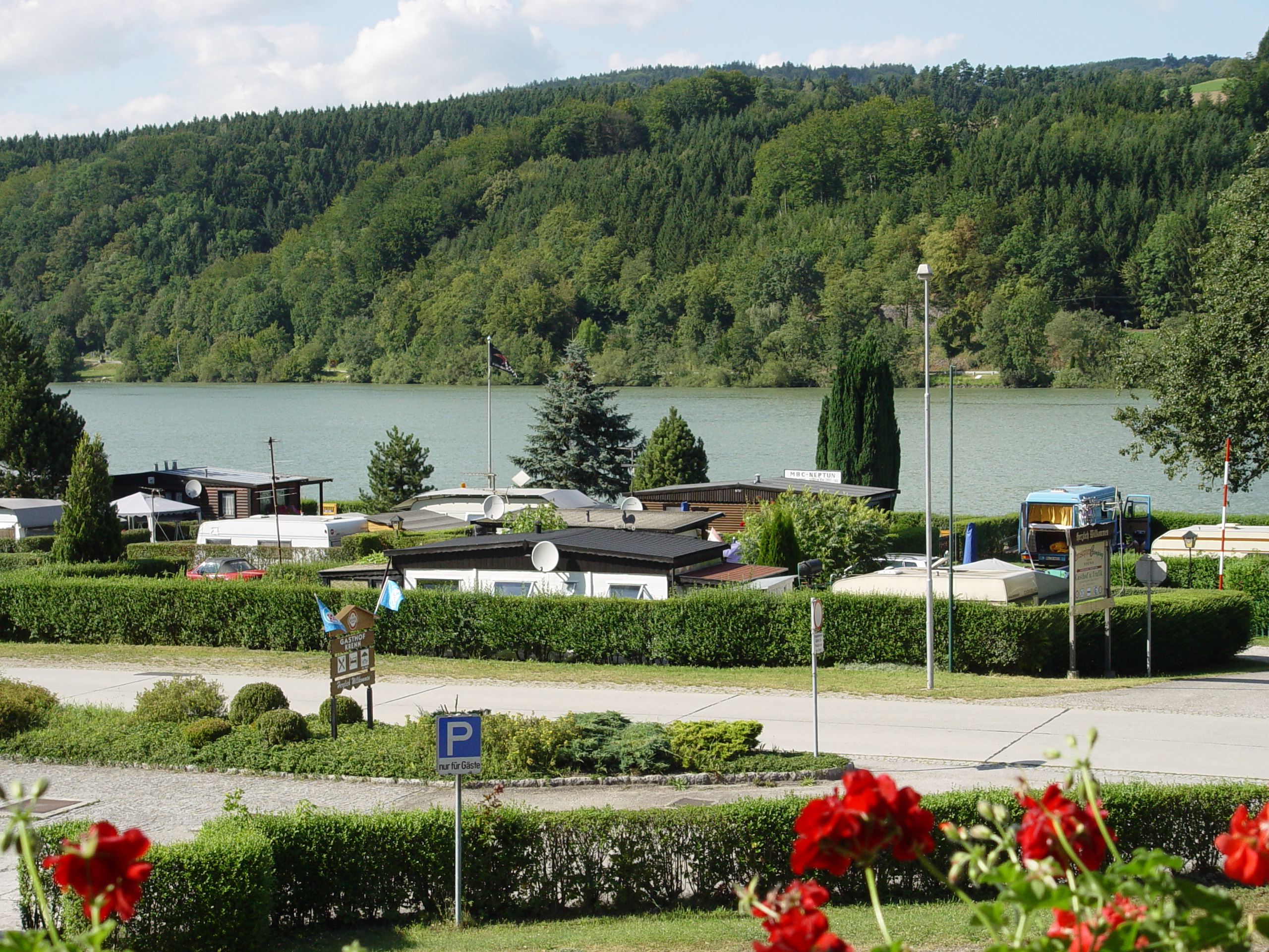 Frühstückspension: Balkonblick auf die Donau im Strudengau. - Gasthof & Camping Krenn