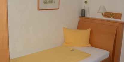 Pensionen - Parkplatz: kostenlos bei der Pension - Mostviertel - Blick in ein 2-Bett-Zimmer. - Frühstückspension Haus Barbara