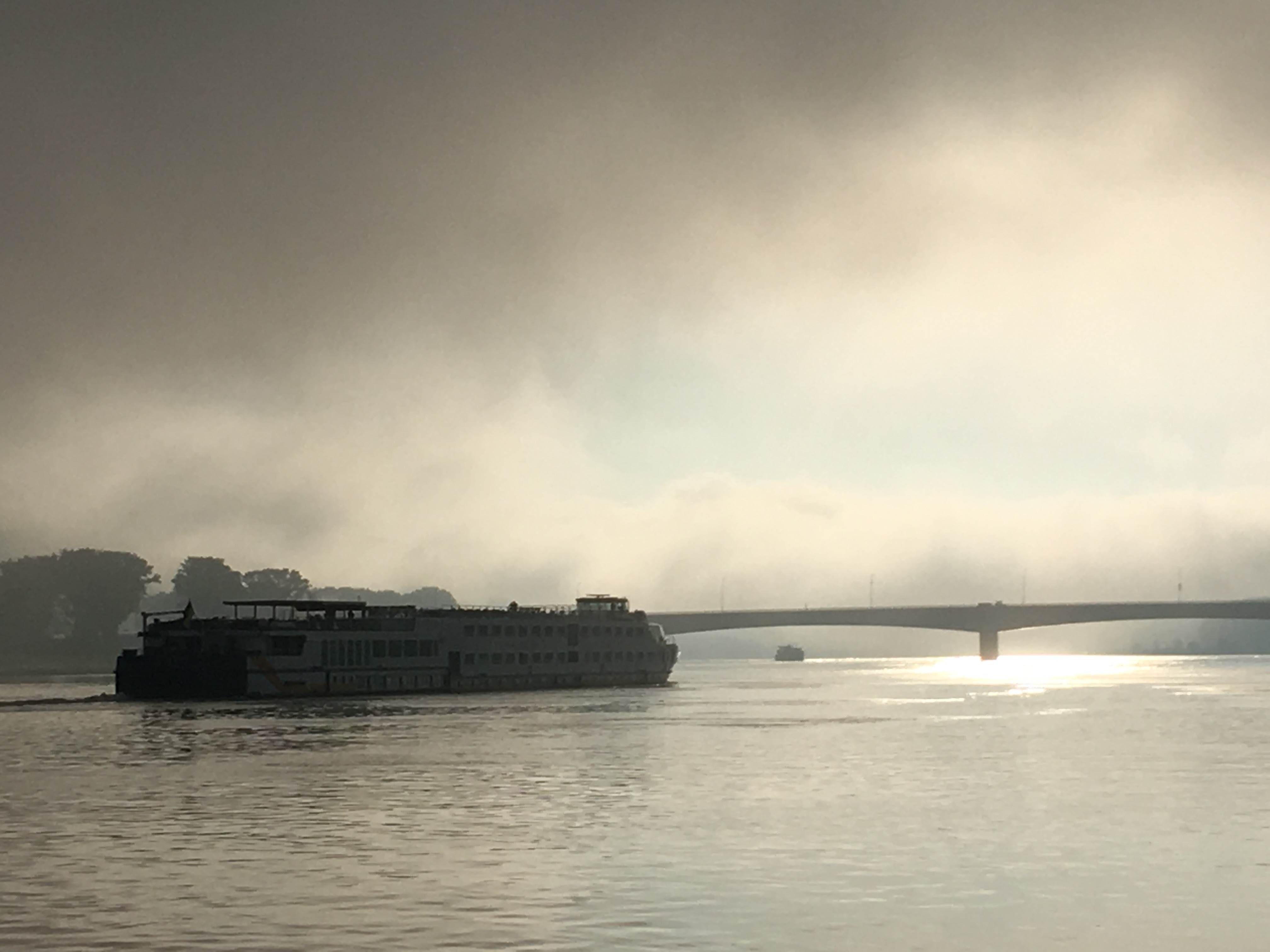 Pensionen - Aggsbach Markt - Die Donau übt mit unterschiedlichen Licht- und Farbenspielen eine große Faszination aus. - Frühstückspension Haus Barbara