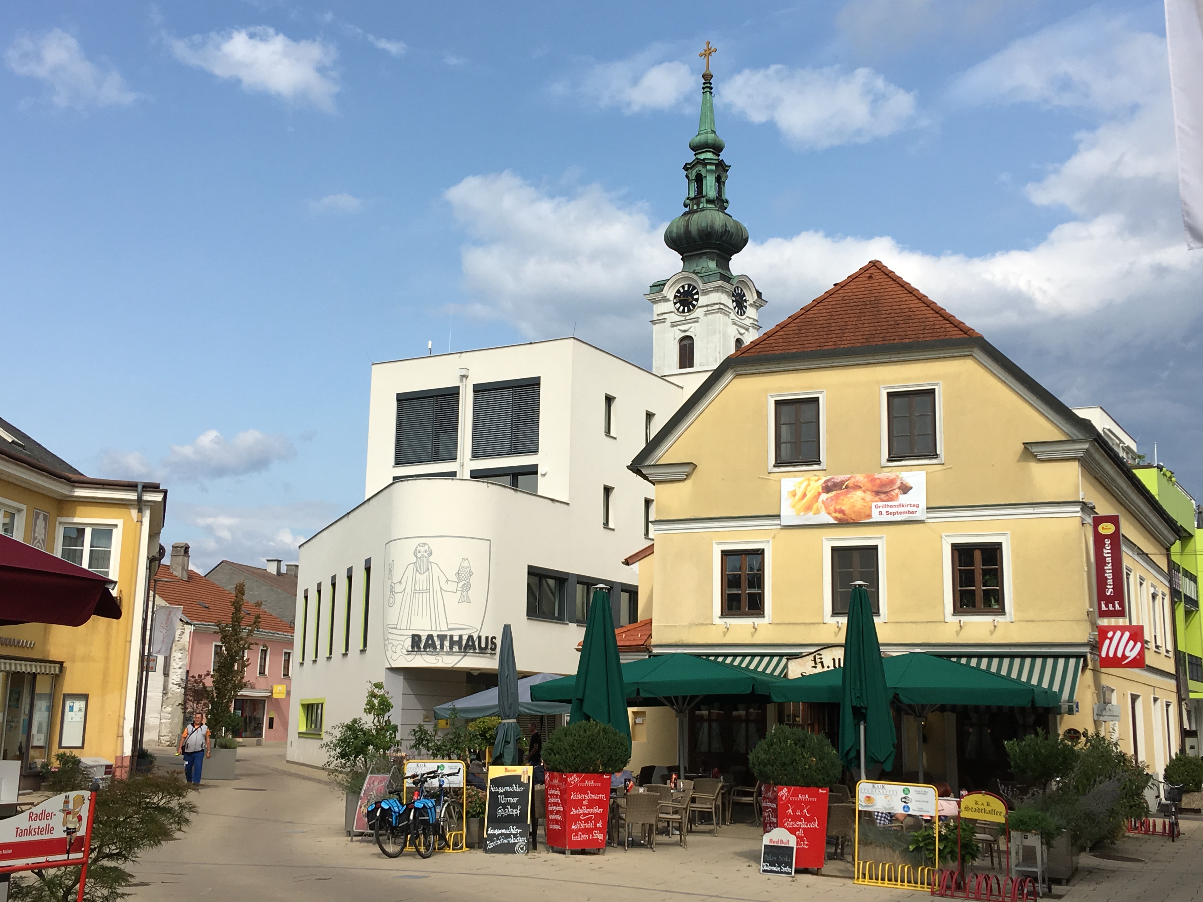 Frühstückspension: Das Stadtzentrum von Pöchlarn besteht aus historischen und neuen Gebäuden. - Frühstückspension Haus Barbara