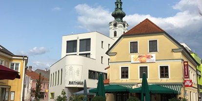 Pensionen - Parkplatz: kostenlos bei der Pension - Mostviertel - Das Stadtzentrum von Pöchlarn besteht aus historischen und neuen Gebäuden. - Frühstückspension Haus Barbara
