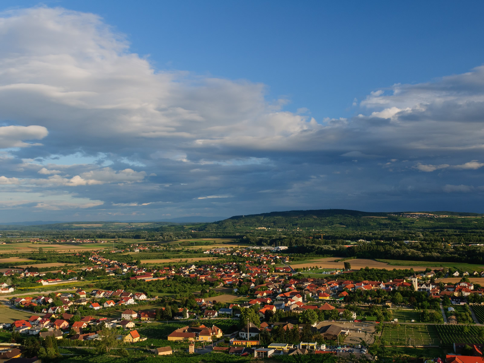 Frühstückspension: Blick über Rohrendorf - Gästehaus Familie Trachsler