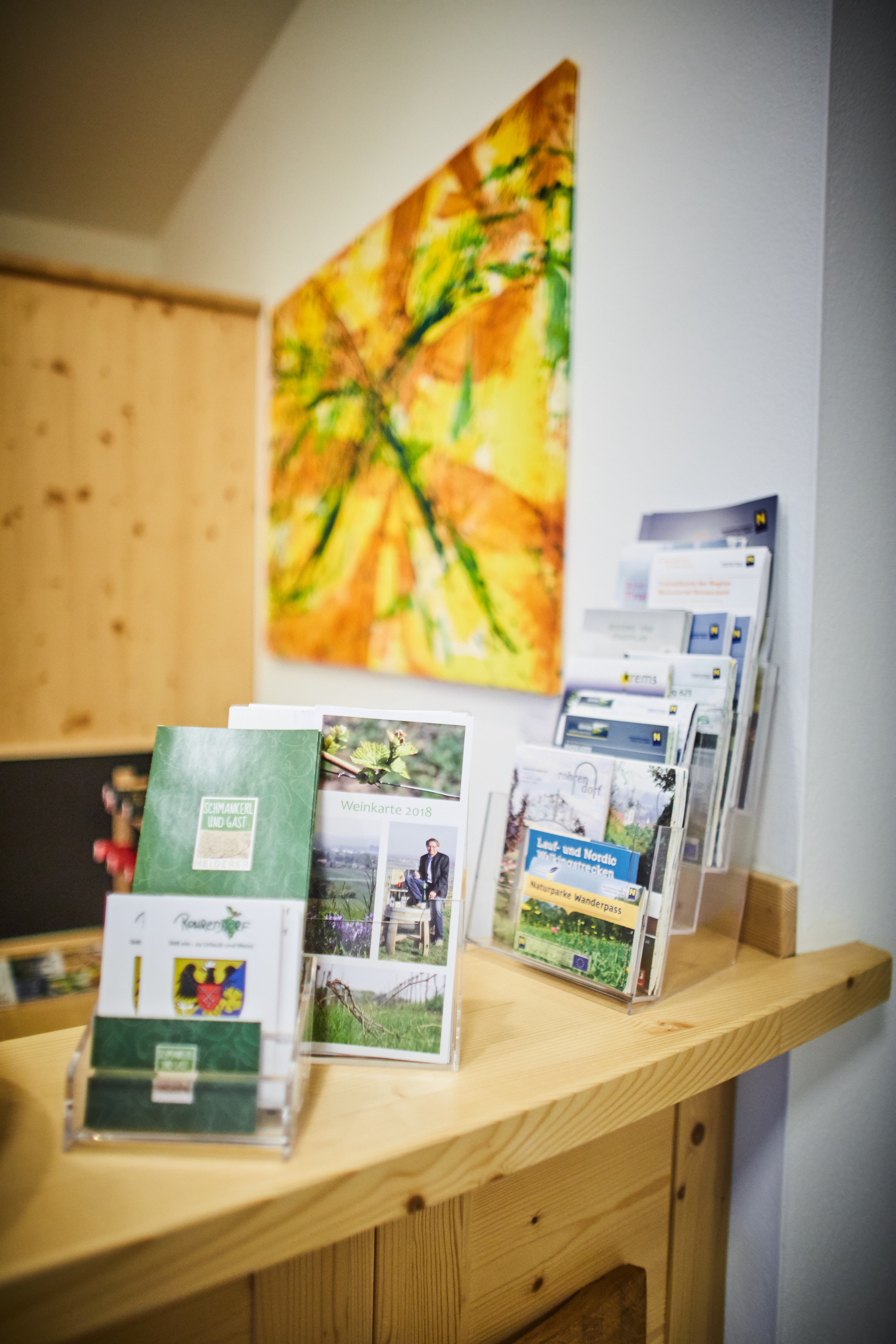 Frühstückspension: Am Empfang finden Sie viele Infos und Ausflugstipps - Schmankerl und Gast Familie Heiderer