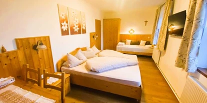 Pensionen - Parkplatz: kostenlos bei der Pension - Mostviertel - Doppelzimmer von Ferienwohnung Rosenhofbirn - Familienbauernhof Strassbauer