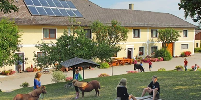 Pensionen - Parkplatz: kostenlos bei der Pension - Mostviertel - Forellenhof Biobauernhof Familie Erber Wohlfühlen und Erleben - Forellenhof Familie Erber