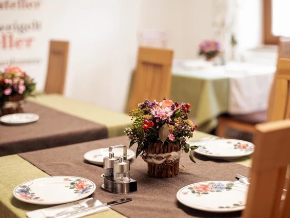 Frühstückspension: Frühstück - Weingut u. Gästehaus Bernhard