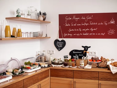 Frühstückspension: Frühstücksbjuffet - Weingut u. Gästehaus Bernhard