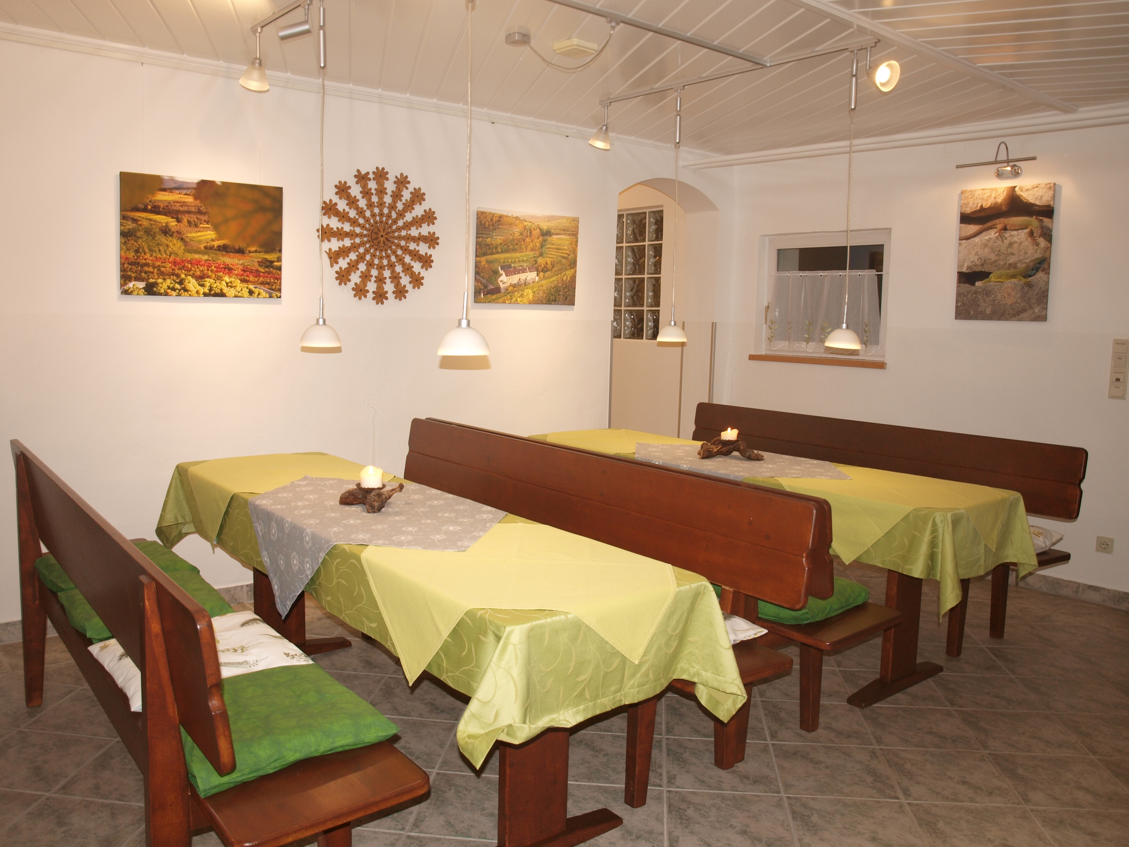 Frühstückspension: Frühstücksraum - Weinbau & Gästezimmer Weidenauer