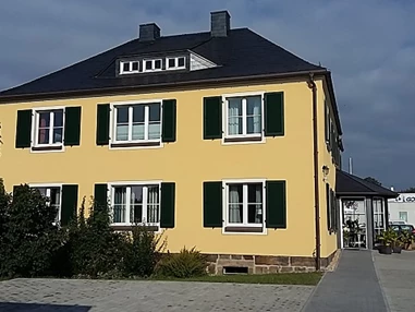 Frühstückspension: Ansicht vom Parkplatz - Genesungsort Landhaus Dammert