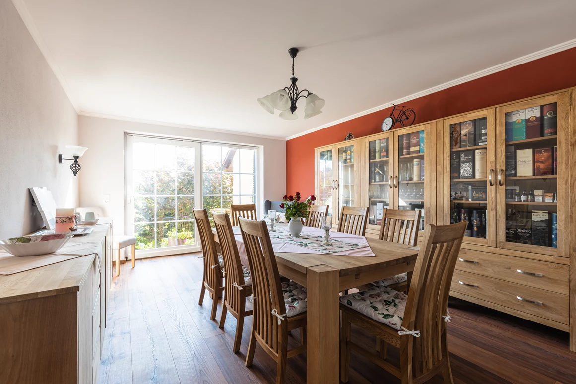 Frühstückspension: Aufenthaltsraum mit TV/ Musik/Spiele/Bücher/Getränke/
Essen/Ausgang zum Garten/Terrasse - Genesungsort Landhaus Dammert