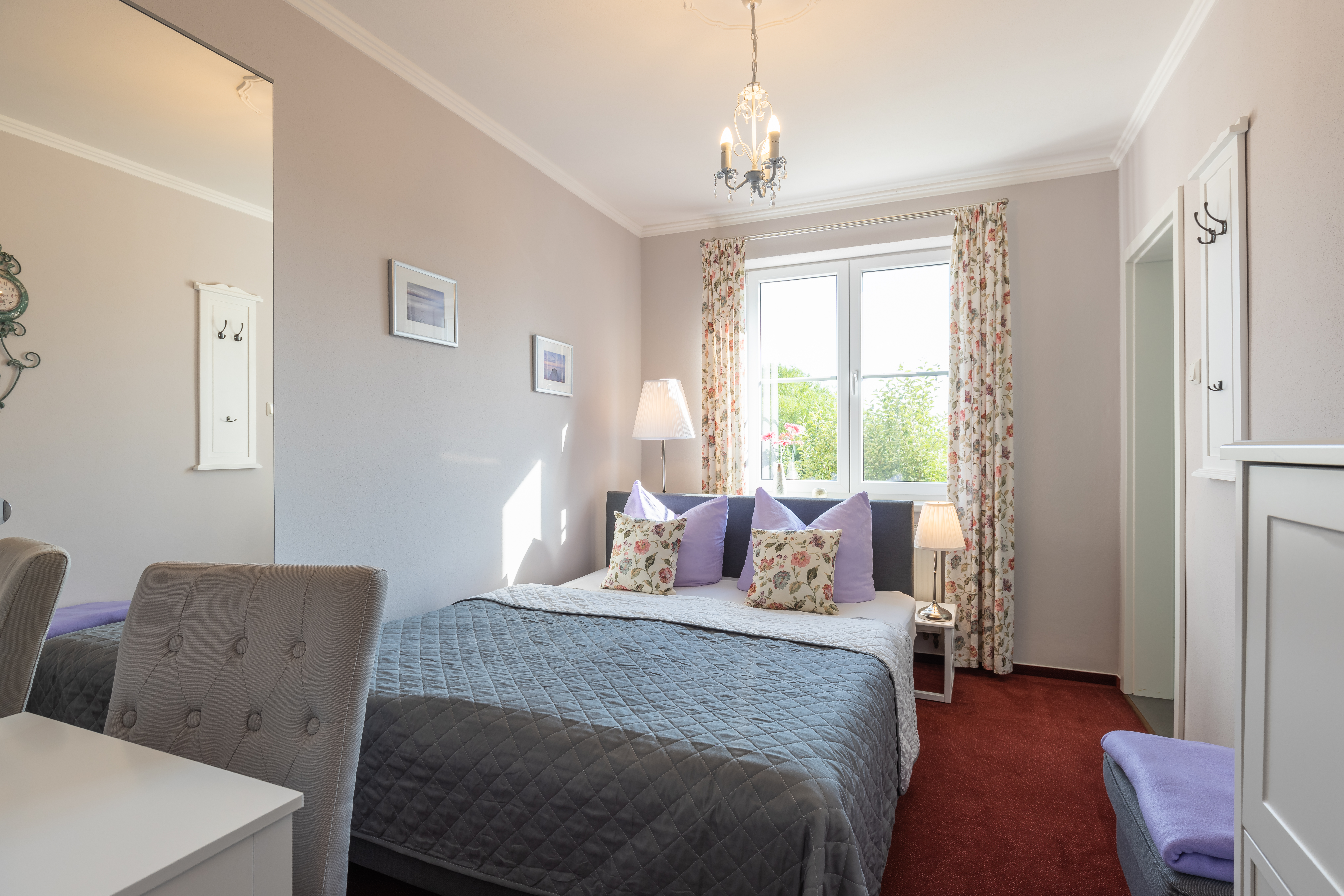 Frühstückspension: Zimmer mit Gartenblick, Schreibtisch/TV/ Tee-Kaffeestation/Wasser
Dusche/WC - Genesungsort Landhaus Dammert