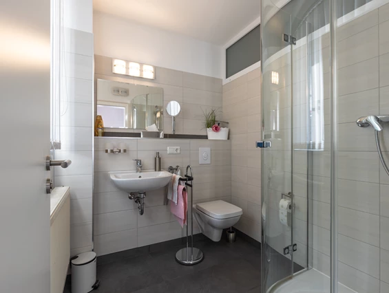 Frühstückspension: Dusche/WC Zimmer Gartenblick - Genesungsort Landhaus Dammert