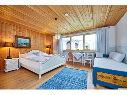 Pensionen - Restaurant - Gästehaus Eder Oberammergau
Doppelzimmer
§.Bett Zimmer - Gästehaus Eder Oberammergau