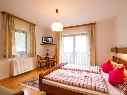 Pensionen - Kössen - Zimmer mit Bergblick DU WC TV  - Haus Helga
