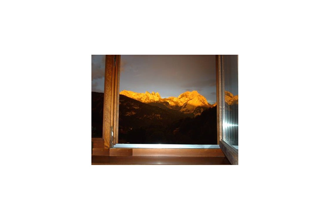 Frühstückspension: Blick auf das Alpenglühen vom Frühstücksraum - Haus Helga