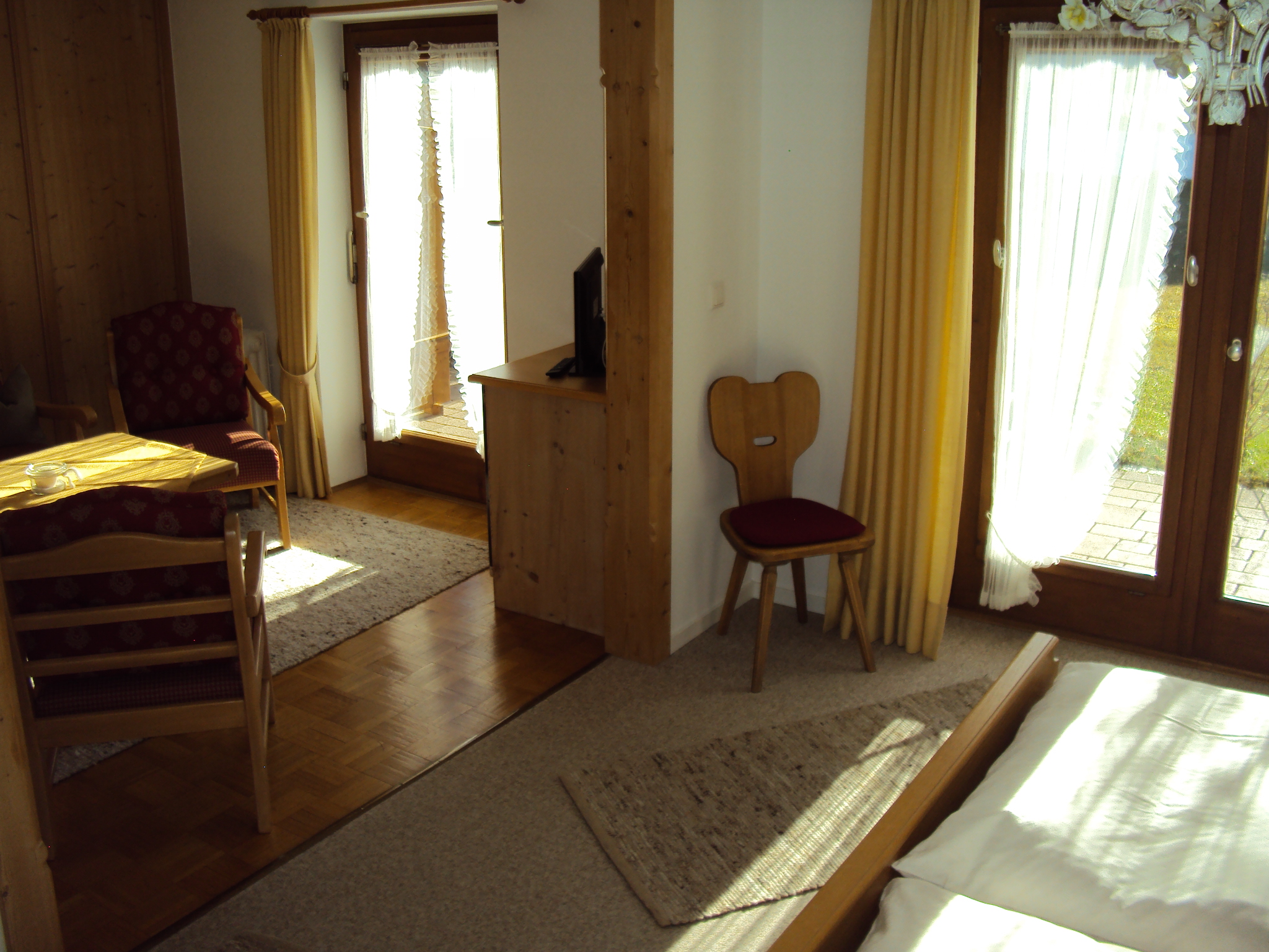 Pensionen - Bruckmühl (Landkreis Rosenheim) - DZ 35 qm mit Terrasse - Gästehaus Fischer