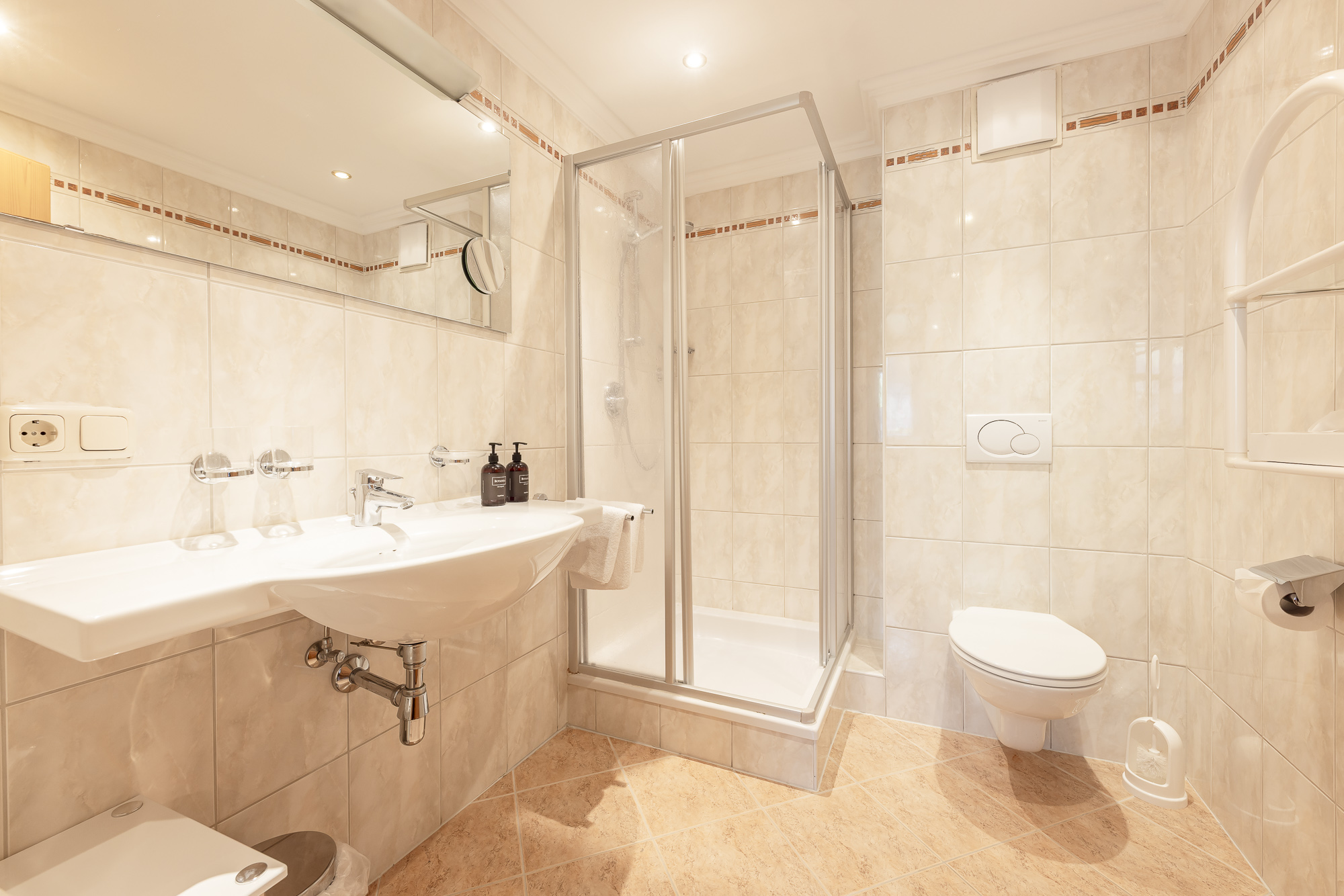 Frühstückspension: Badezimmer - Alpenpension Pfurtscheller