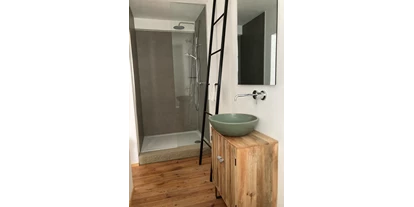 Pensionen - Restaurant - gemütliches Bad mit Regendusche in den Doppelzimmern - B&B Main Altstadthof