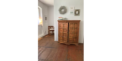 Pensionen - Restaurant - Wohn-/Eingangsbereich Ferienwohnung - B&B Main Altstadthof