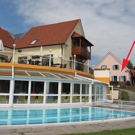 Frühstückspension: Apartment mit Blick zum Sportbecken - Ferienapartment  im Biodorf Bad Waltersdorf