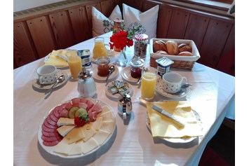 Frühstückspension: FRÜHSTÜCK - HOCHDÜRRNBERG Bed and Breakfast