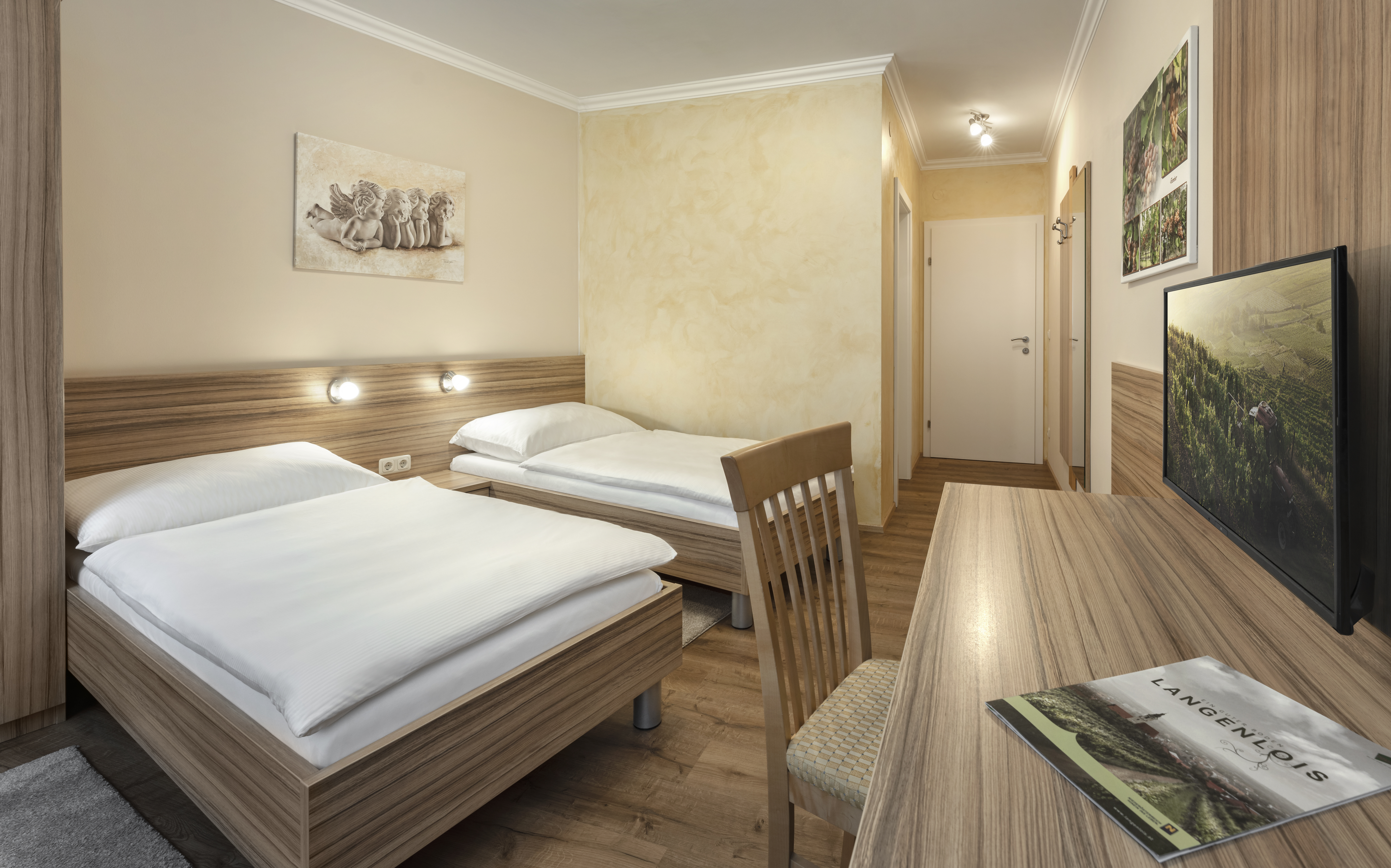 Frühstückspension: Traminer-Zimmer - "URLAUB AM LAND" Gästezimmer und Ferienwohnung Beate Holzer