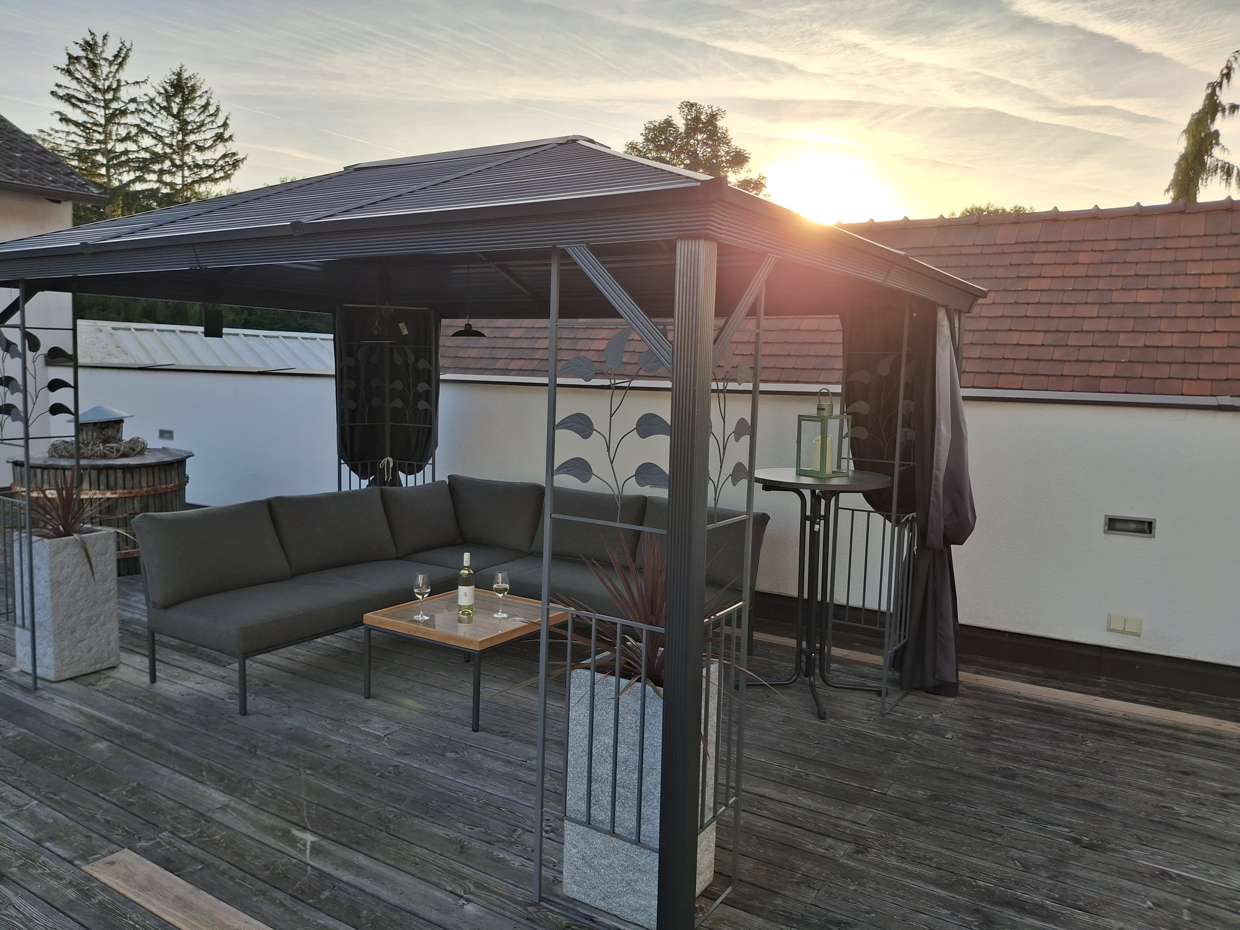 Frühstückspension: Sonnenterrasse  - "URLAUB AM LAND" Gästezimmer und Ferienwohnung Beate Holzer