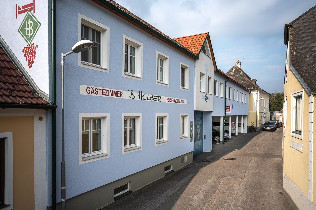 "URLAUB AM LAND" Gästezimmer und Ferienwohnung Beate Holzer Zimmerkategorien Außenansicht