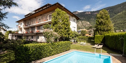 Pensionen - Neumarkt - Außenansicht vom Haus - Weingarten Terlan - Rooms & Breakfast