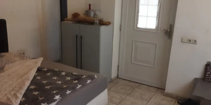 Pensionen - Lauda-Königshofen - Doppeltbett Zimmer Wohnung Apartment hinter dem Haus auch Als Einzelbetten teilbar  - Privat Zimmer Würzburg