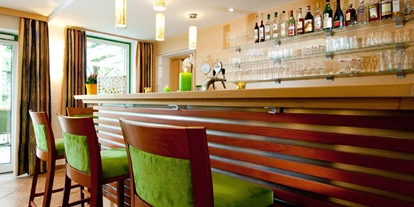 Pensionen - Art der Pension: Frühstückspension - Seewalchen am Attersee - Unsere Bar. - 4 Sterne Hotel Sonnenhof in Timelkam