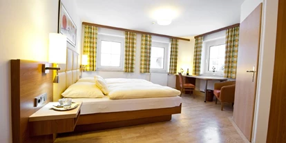 Pensionen - Art der Pension: Frühstückspension - Seewalchen am Attersee - Zimmer. - 4 Sterne Hotel Sonnenhof in Timelkam
