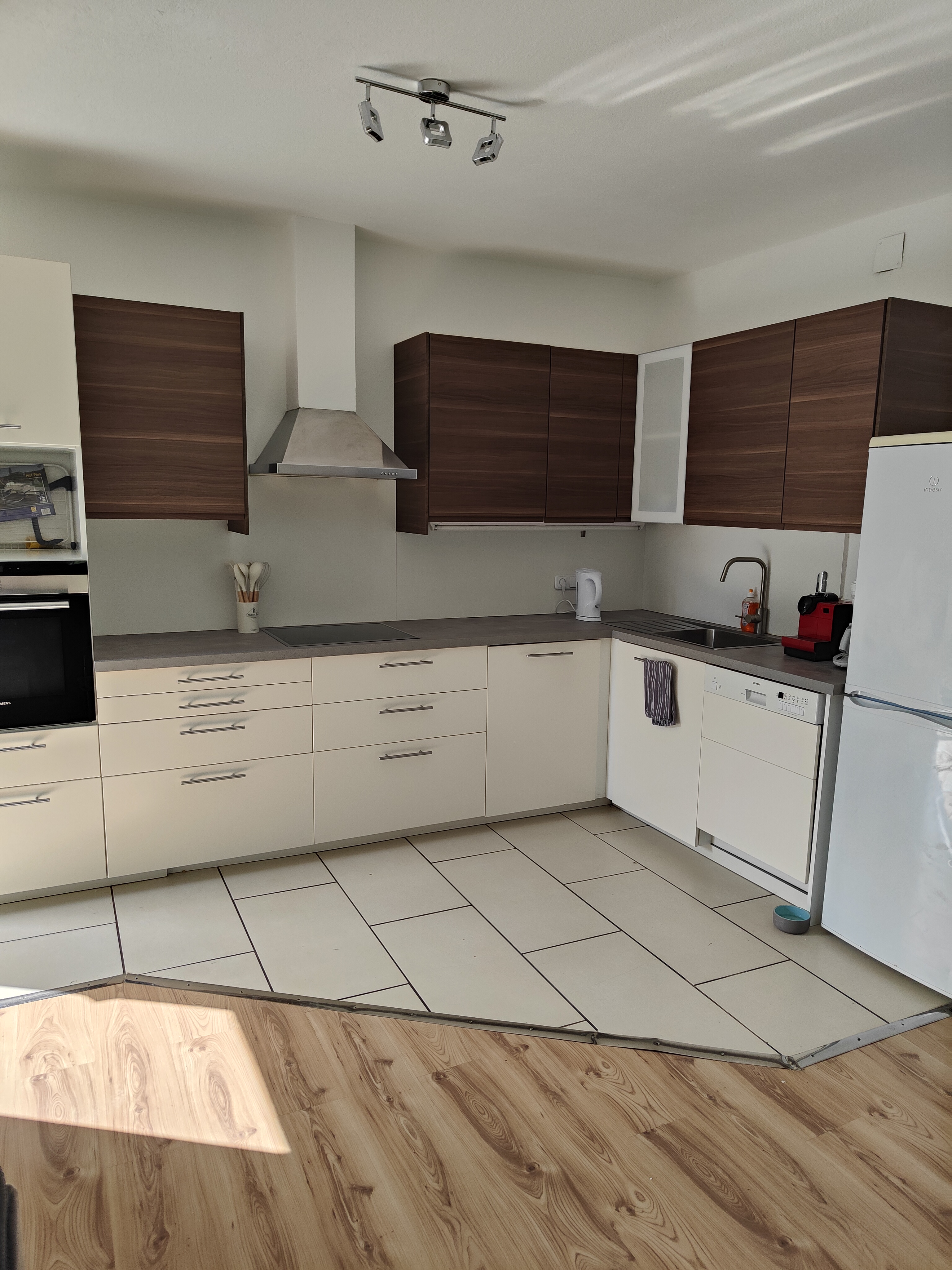 Pensionen - Rudersdorf (Rudersdorf) - vollausgestattete Küche mit allen Küchengeräten und Utensilien - Ferienwohnung Waldblick