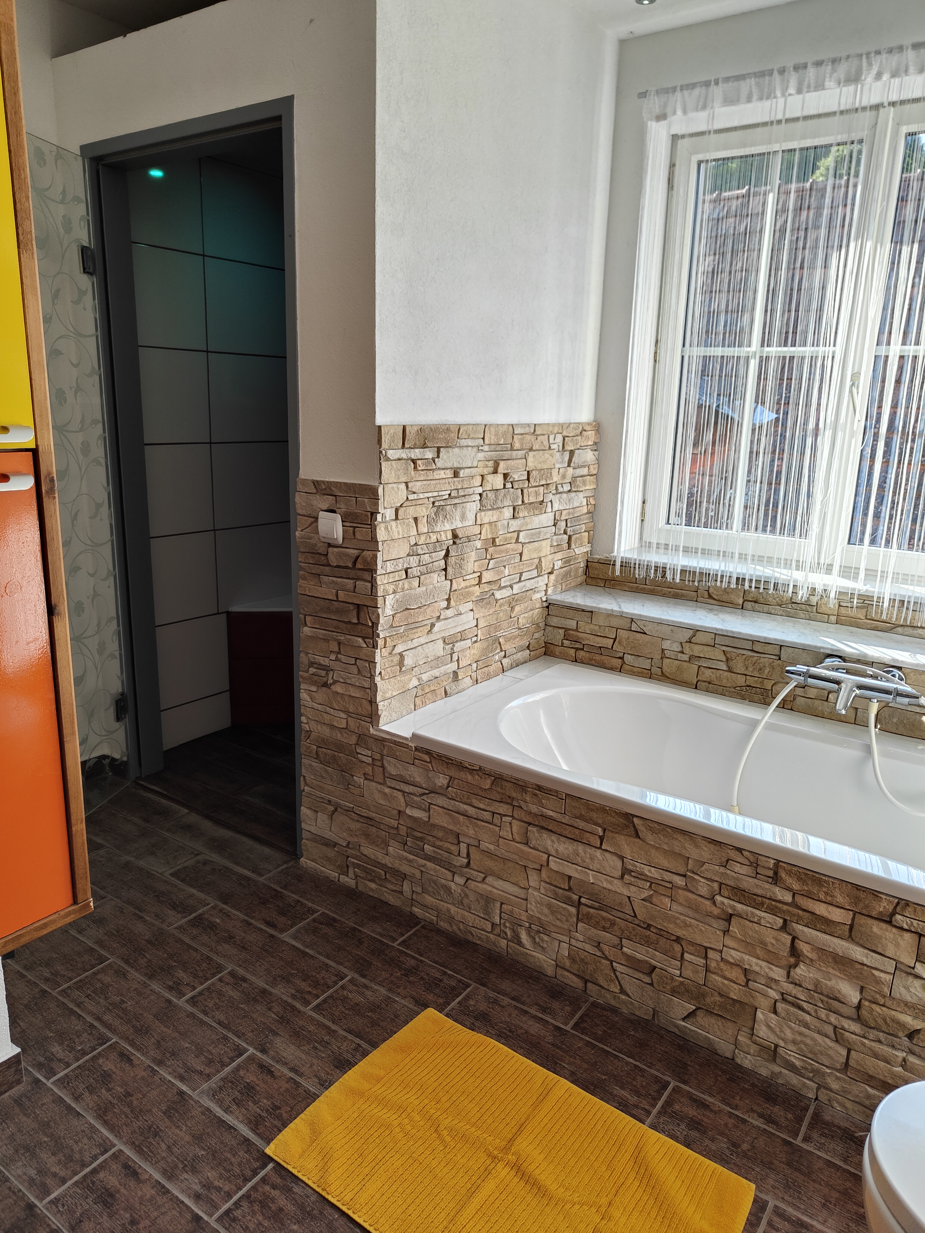 Frühstückspension: Badewanne und Dusche - Ferienwohnung Dorfleben