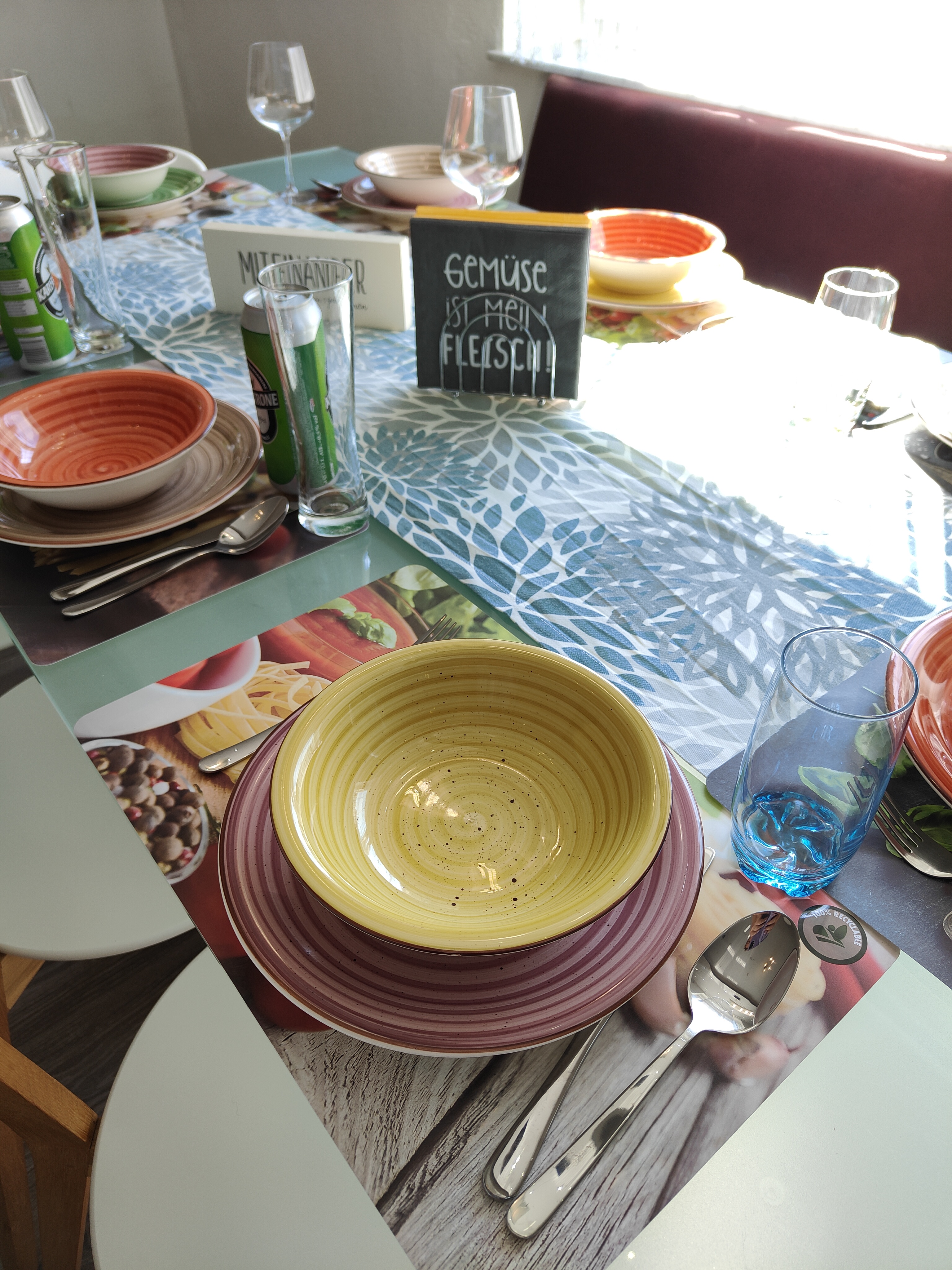 Frühstückspension: Tisch für 8 Personen. Geschirr etc. alles vorhanden - Ferienwohnung Dorfleben