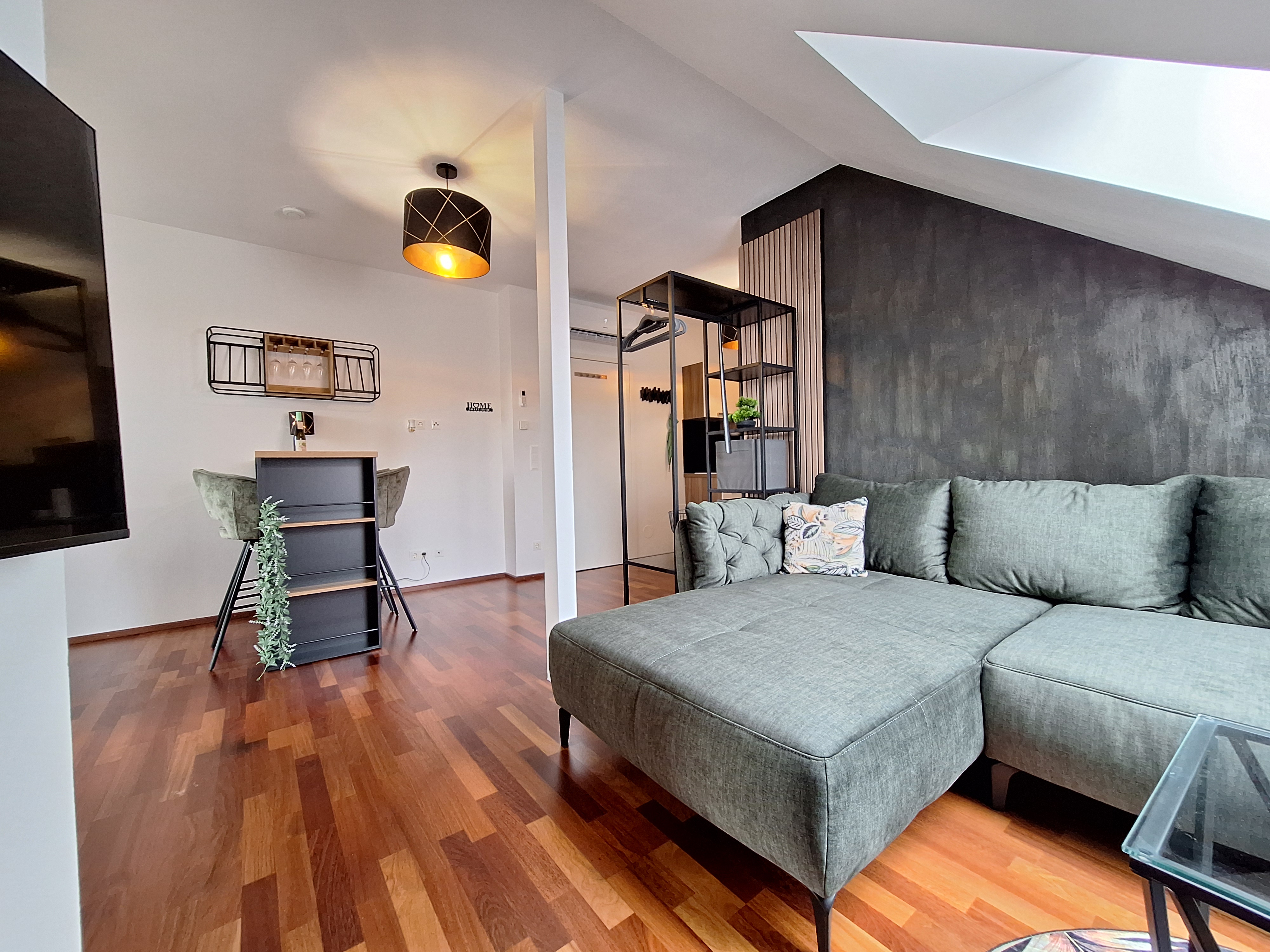 Pensionen - Balkon - Donauraum - Wohn-/ Esszimmer - Ferienwohnung Traismauer