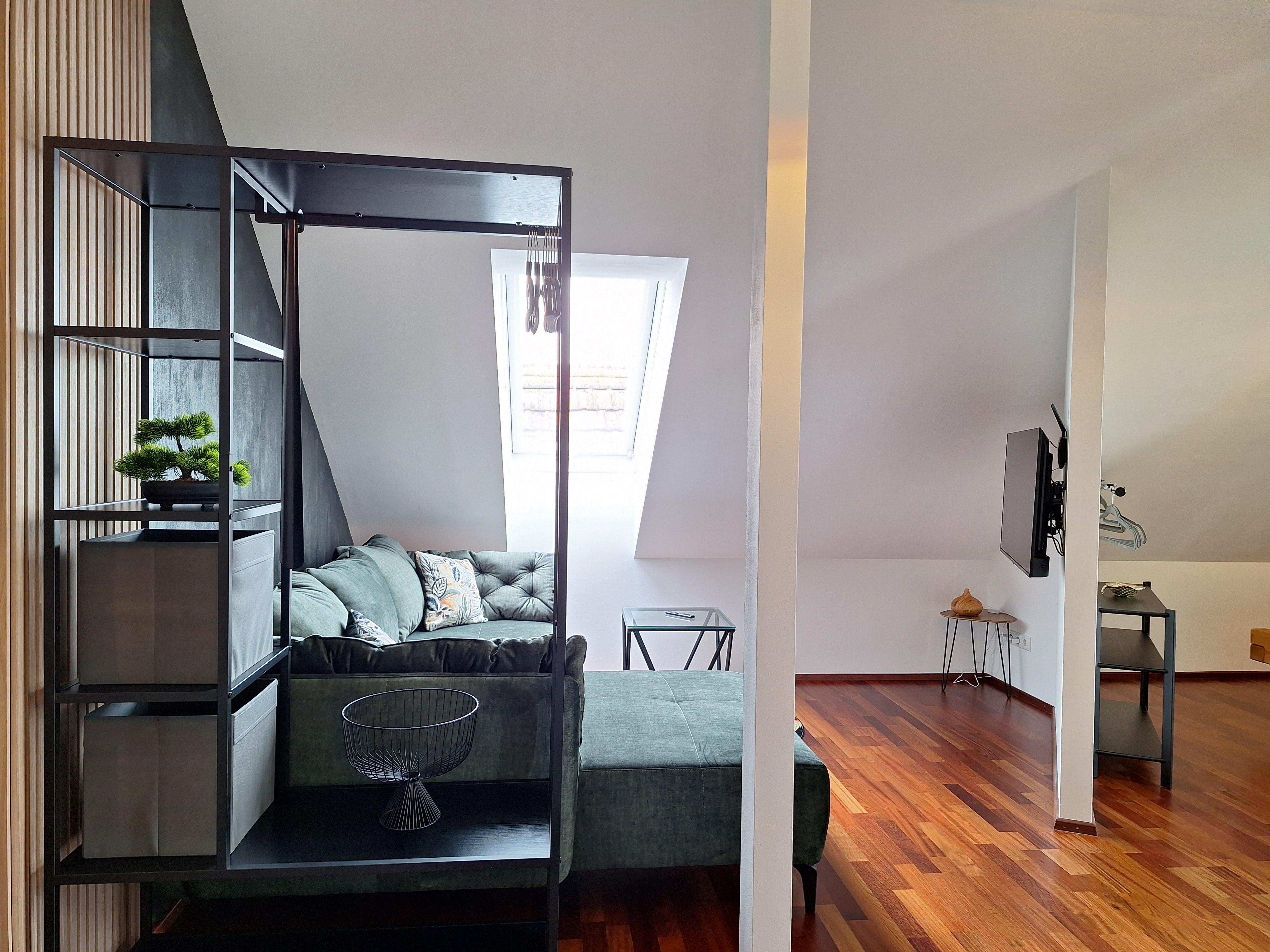 Pensionen - Balkon - Donauraum - Wohnzimmer - Ferienwohnung Traismauer