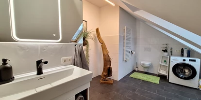 Pensionen - Parkplatz: kostenlos bei der Pension - Mostviertel - Badezimmer; WC - Ferienwohnung Traismauer