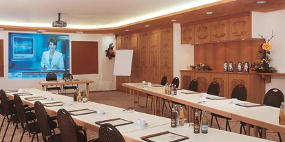 Pensionen - Dollnstein - Seminarraum - Wald- und Tagungshotel Geländer