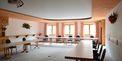 Pensionen - Dollnstein - Seminarraum - Wald- und Tagungshotel Geländer