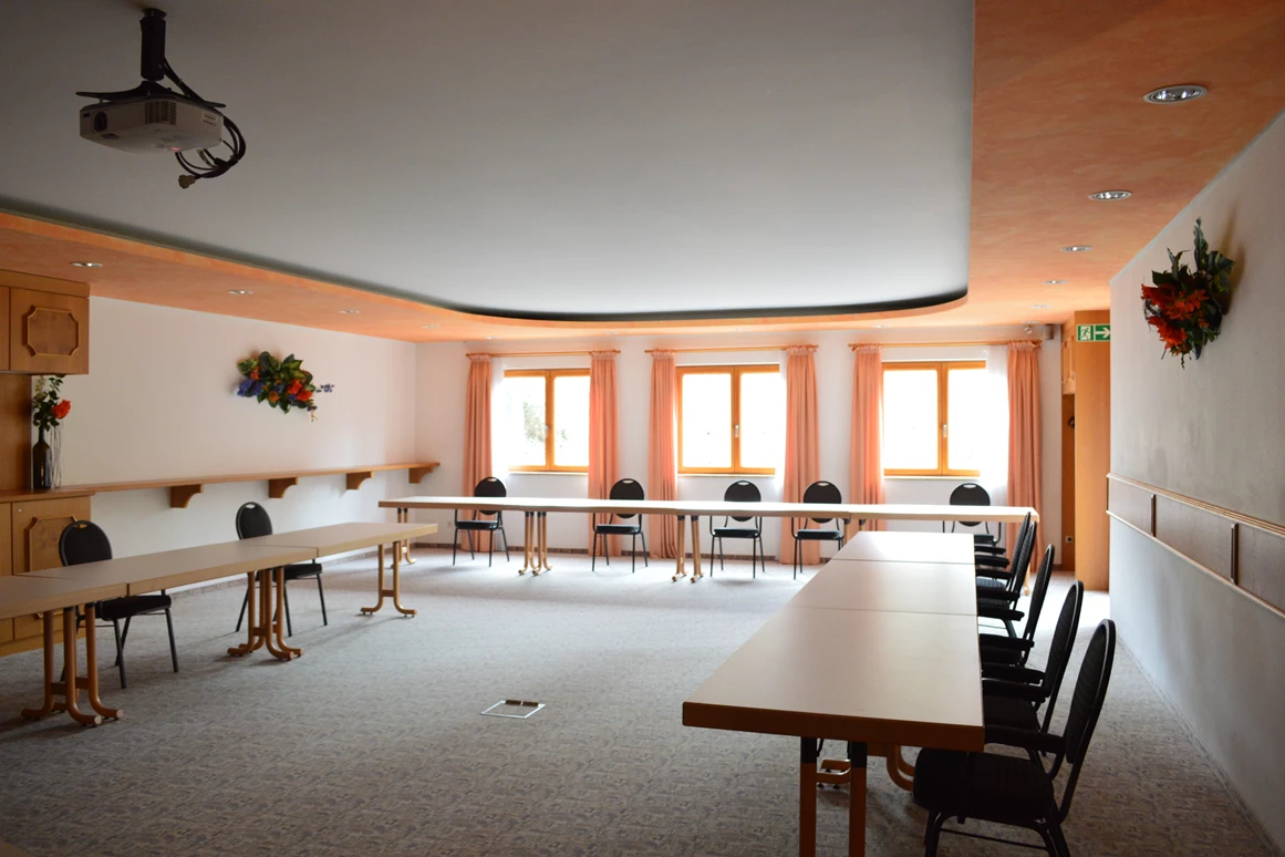 Frühstückspension: Seminarraum - Wald- und Tagungshotel Geländer