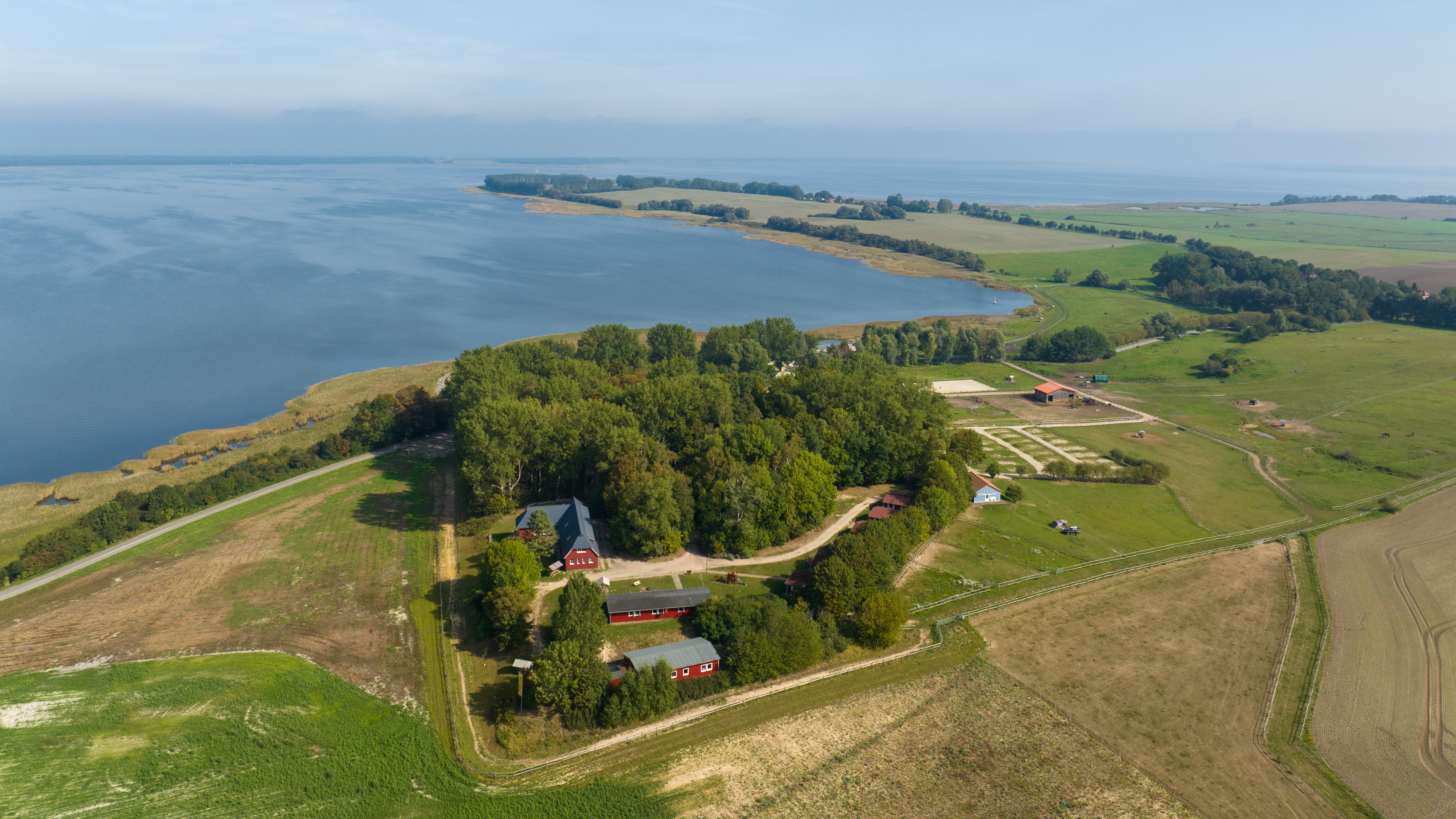 Pensionen - weitere Verpflegungsmöglichkeiten: Nachmittagskaffee - Deutschland - Luftbild Ferienanlage - Bernsteinland Barth