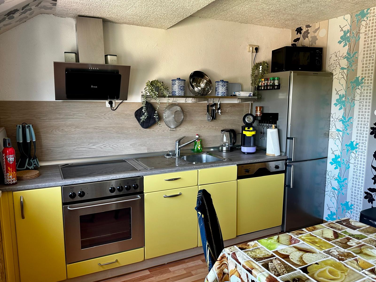 Pensionen - Bayern - Küche voll ausgestattet - Zentral gelegenes Wohlfühl-Apartment – Ihr Zuhause auf Zeit