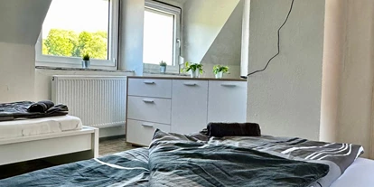 Pensionen - Lauda-Königshofen - 2. Zimmer mit 3 Betten und TV - Zentral gelegenes Wohlfühl-Apartment – Ihr Zuhause auf Zeit
