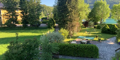 Pensionen - Art der Pension: Frühstückspension - Seewalchen am Attersee - Ferienwohnung, Blick vom Balkon - Pension Salzburger Hof
