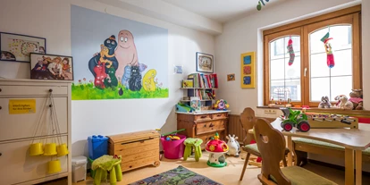 Pensionen - Parkplatz: kostenlos bei der Pension - Alpbach - Kinderspielzimmer - Cafe Pension Koller